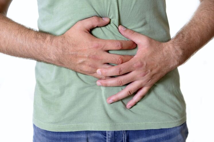 Dor e inchazo - síntomas da presenza de vermes no intestino