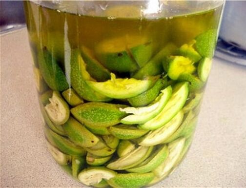 Tintura de noces verdes contra parasitos